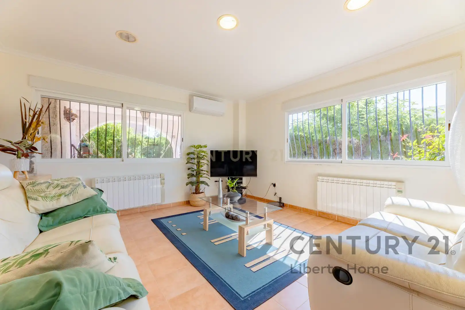 Sala d'estar de Casa o xalet en venda en Náquera amb Aire condicionat, Jardí privat i Traster
