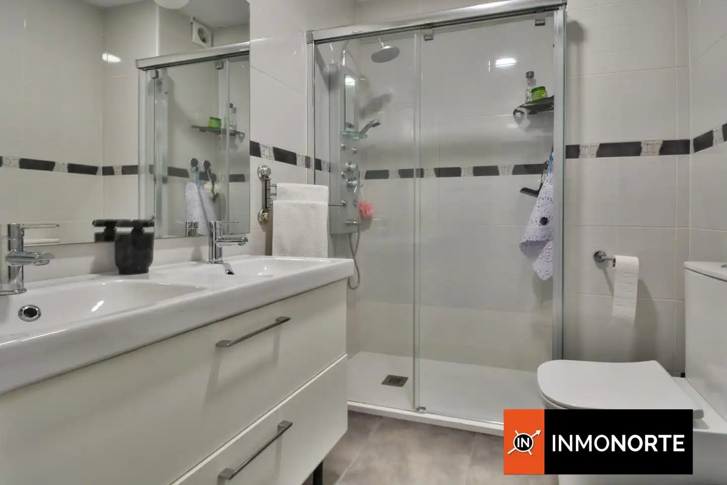 Baño de Piso en venta en Laredo con Calefacción, Trastero y Amueblado