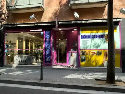 Local de alquiler en Carrer de Galileu, Sants