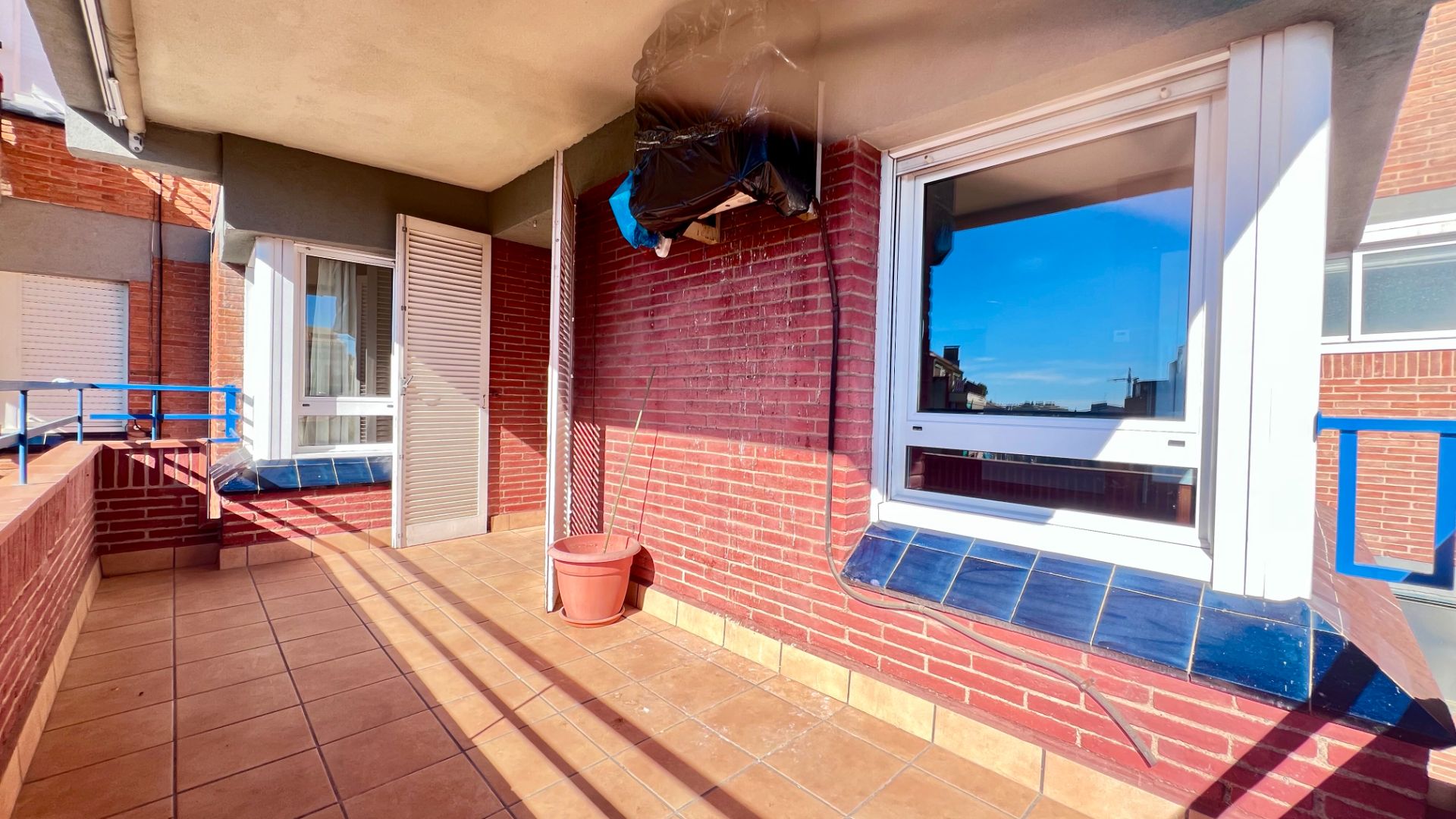 Exterior view of Flat for sale in Terrassa  with Heating, Parquet flooring and Oven