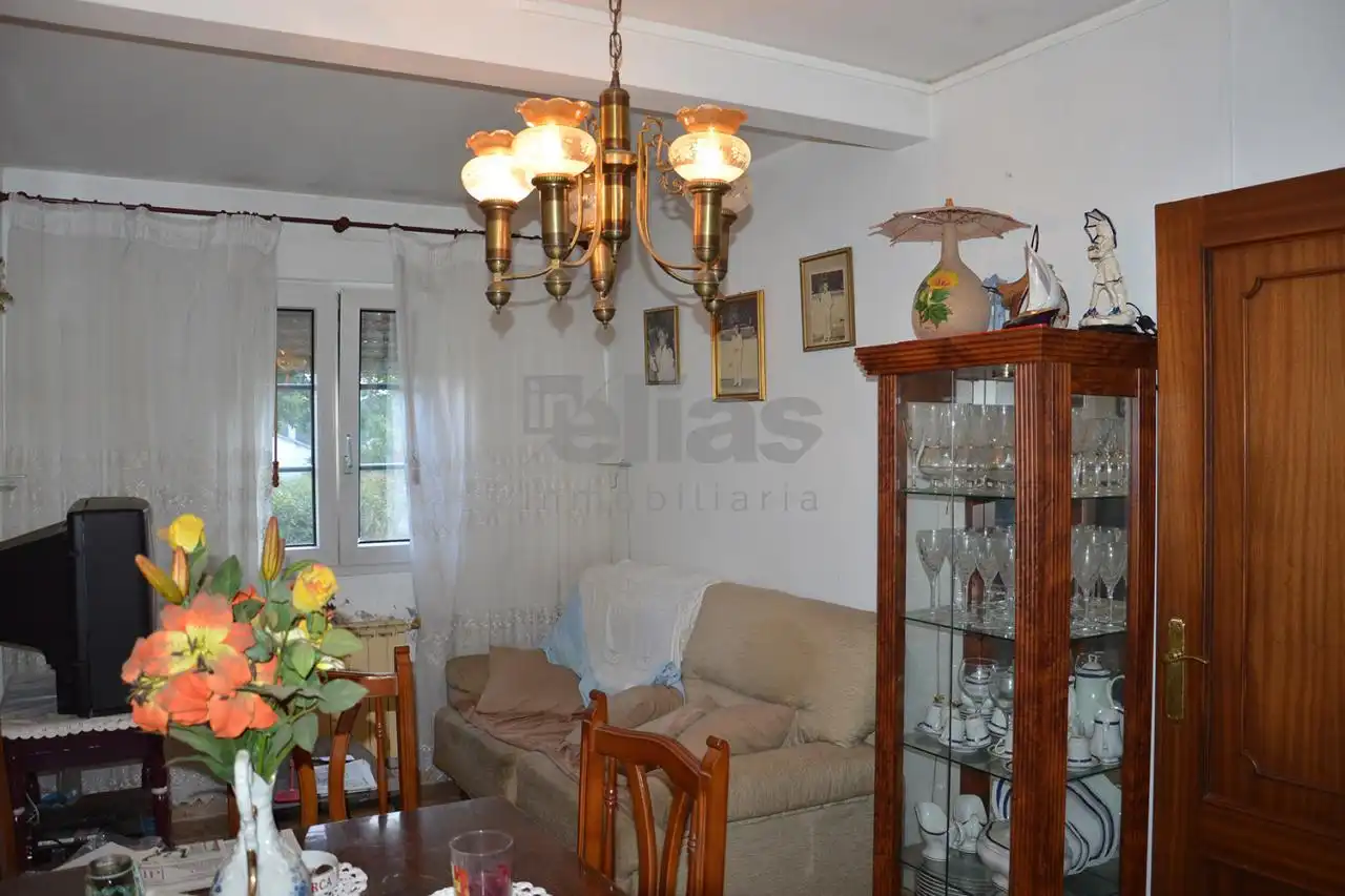 Sala de estar de Casa o chalet en venta en Zas con Calefacción, Jardín privado y Amueblado