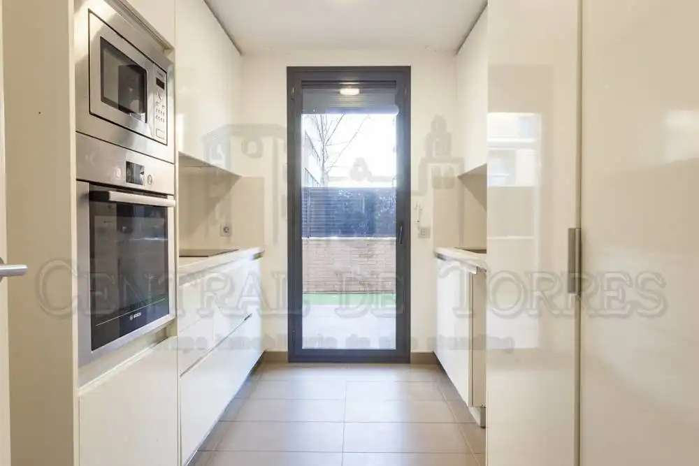 Kitchen of Ground floor for sale in Sant Cugat del Vallès  with Air Conditioner, Heating and Private garden