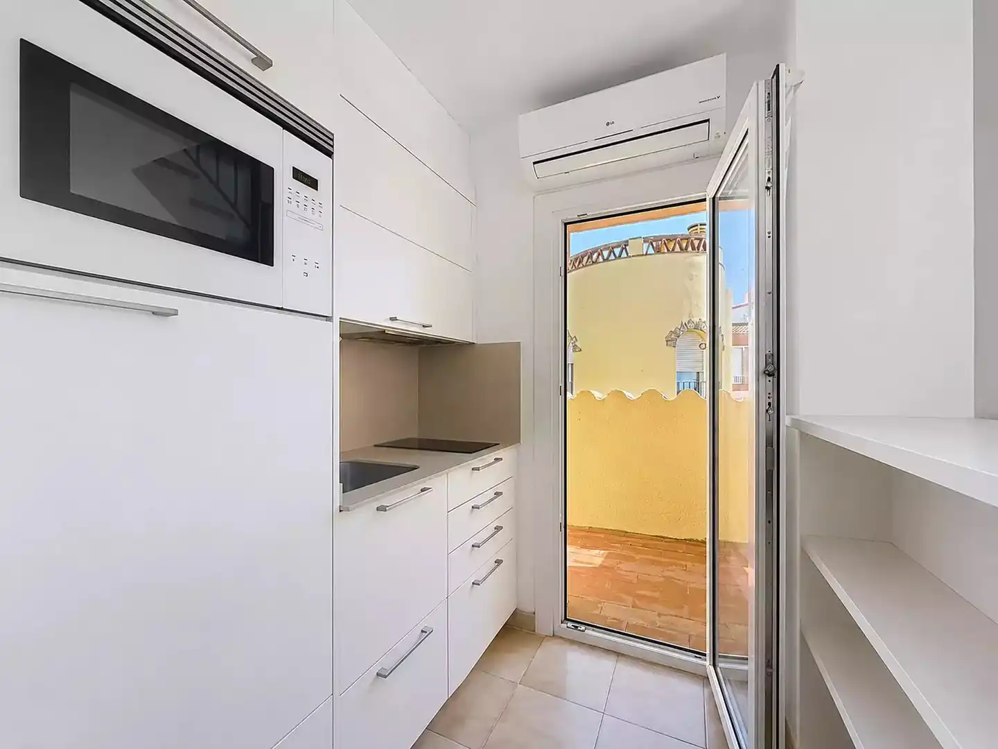 Cocina de Apartamento en venta en Empuriabrava con Aire acondicionado, Terraza y Piscina