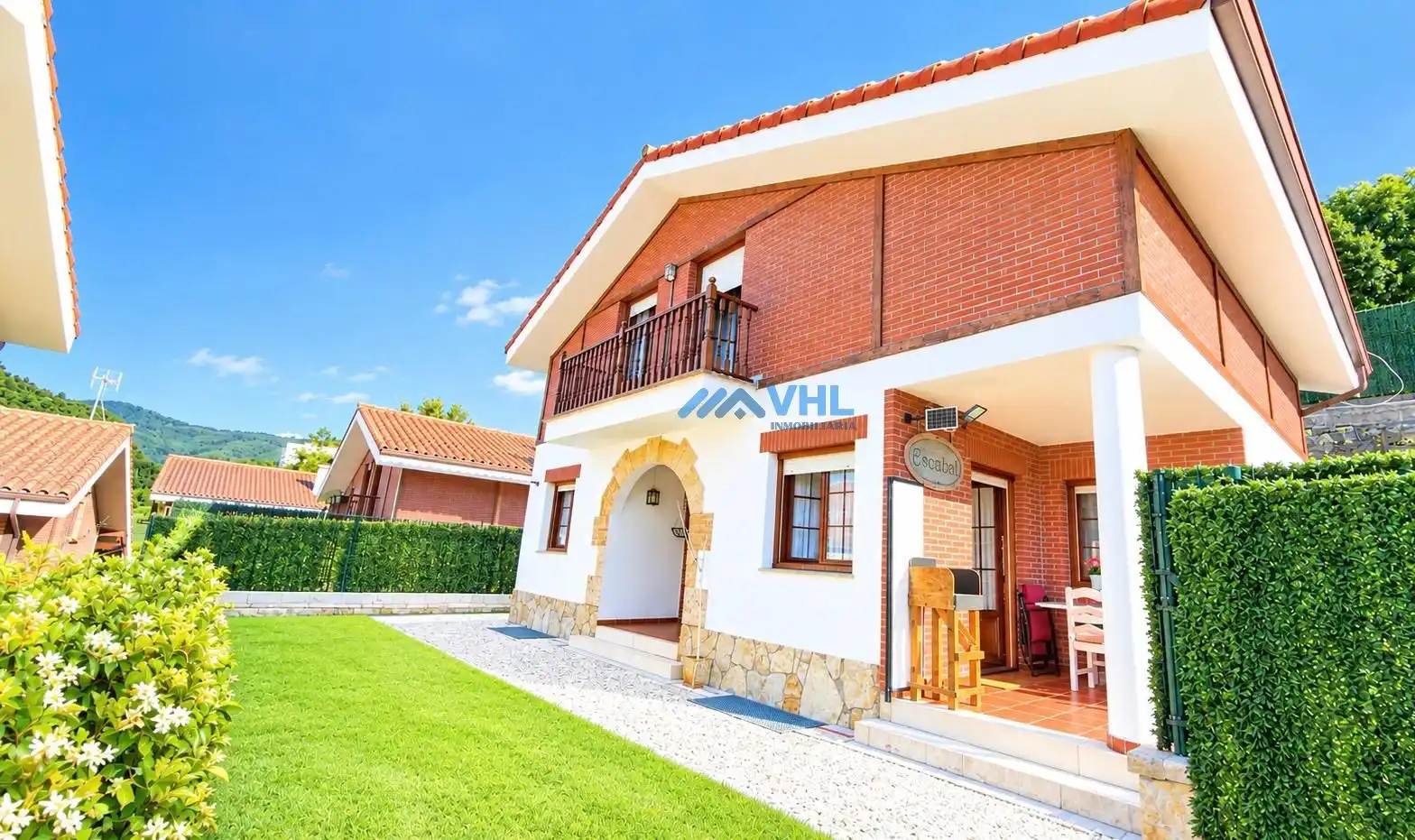 Villa mit Garten zum Verkauf in Barrio Llantada