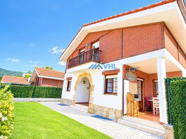 Villa con giardino in vendita a Barrio Llantada