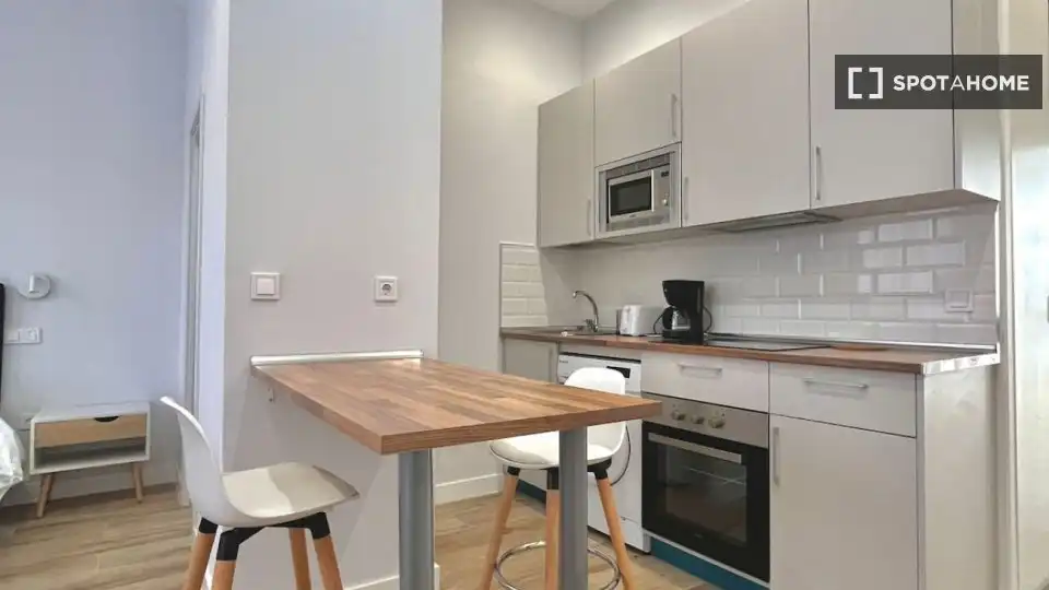 Küche von Wohnung zur Miete in Madrid mit Klimaanlage, Heizung und Möbliert