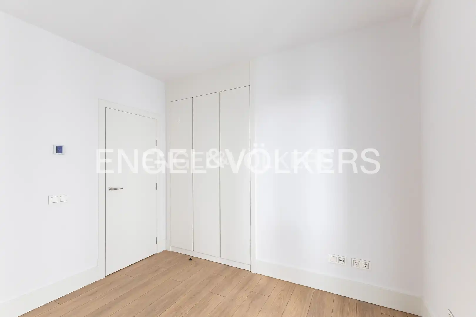 Bedroom of Flat for sale in Madrid  with Air Conditioner, Heating and Storage room