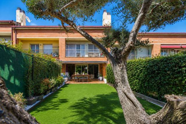 Casa adosada en Venta en Les Comes