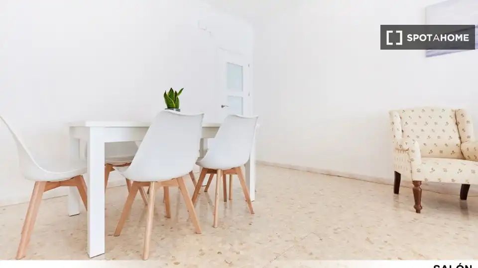 Comedor de Piso de alquiler en Sevilla con Aire acondicionado, Calefacción y Amueblado