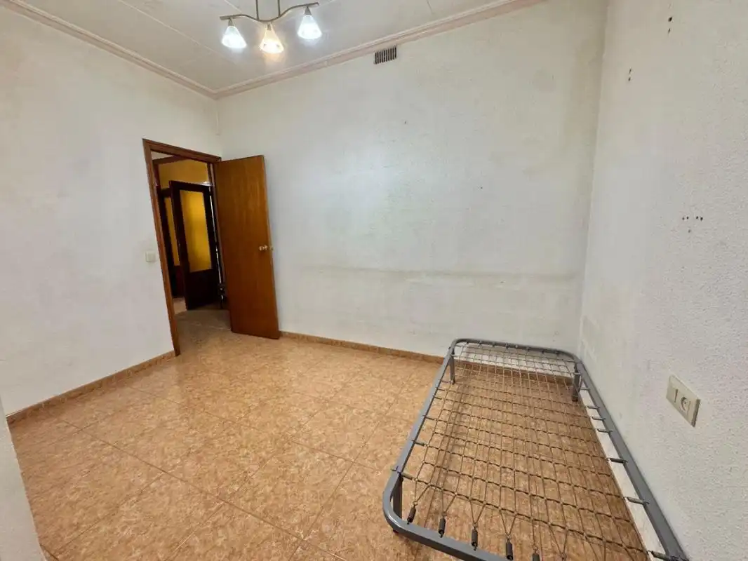Casa adosada en venta en Ayora con Calefacción, Terraza y Trastero