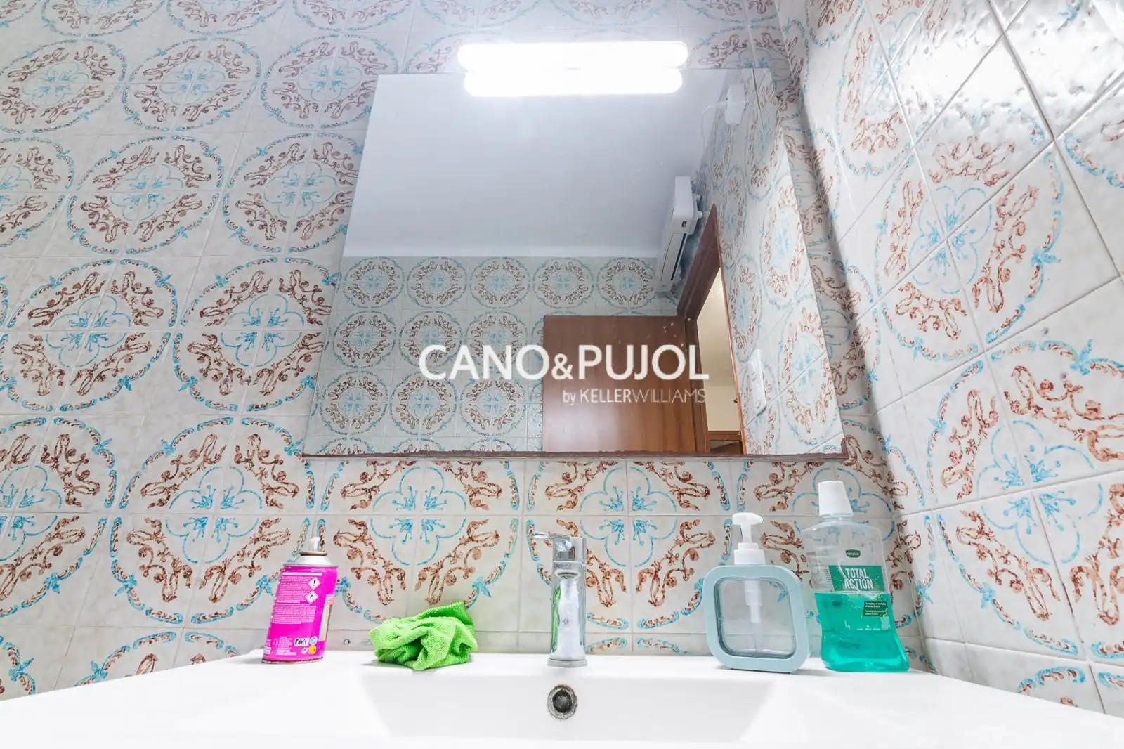 Baño de Piso en venta en Olesa de Montserrat con Terraza