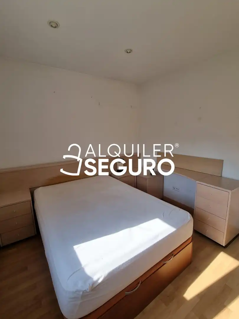 Schlafzimmer von Wohnung zur Miete in Madrid mit Klimaanlage, Heizung und Möbliert