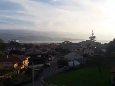 Vista exterior de Pis de lloguer en Nigrán amb Jardí privat, Parquet i Moblat