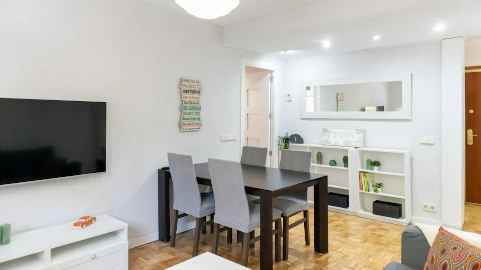 Comedor de Piso de alquiler en  Madrid Capital con Aire acondicionado, Calefacción y Amueblado