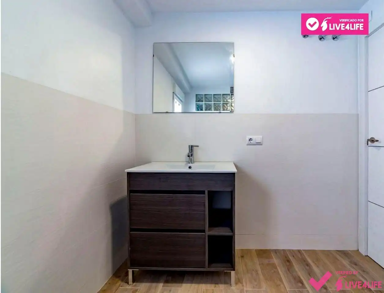 Bathroom of Flat for rent in Valencia  with Furnished
