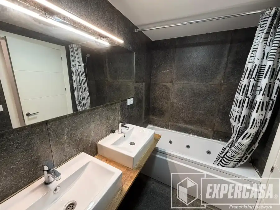 Bany de Pis en venda en Llíria amb Aire condicionat i Parquet