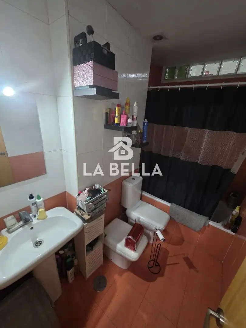 Bathroom of Ground floor for sale in Sevilla  with Furnished