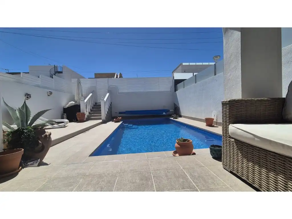 Piscina de Casa adosada en venda en Orihuela amb Aire condicionat, Jardí privat i Piscina