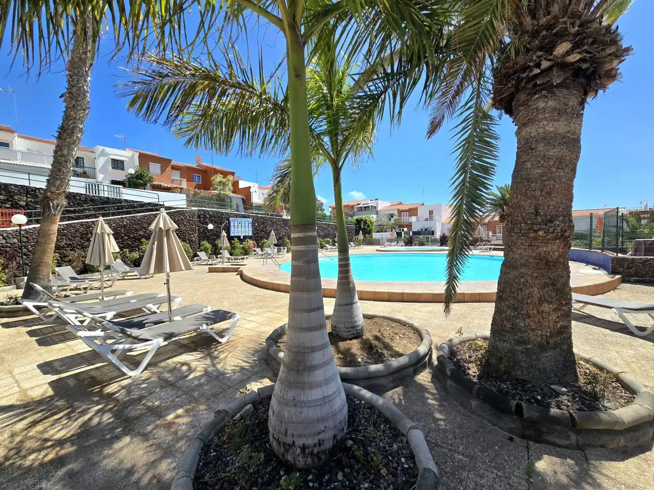 Vista exterior de Dúplex de alquiler en San Bartolomé de Tirajana con Terraza, Amueblado y Piscina comunitaria
