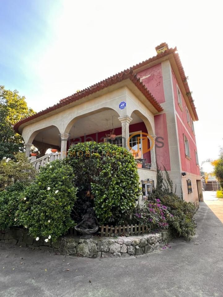 Vista exterior de Casa o xalet en venda en Pontevedra Capital  amb Calefacció, Jardí privat i Terrassa