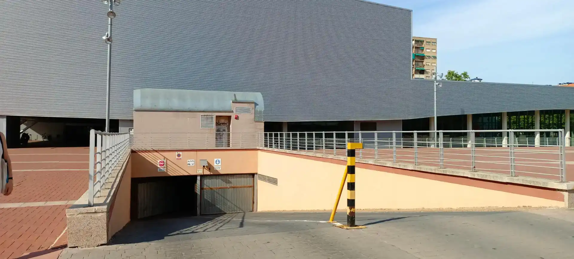 Vista exterior de Garaje en venta en  Logroño