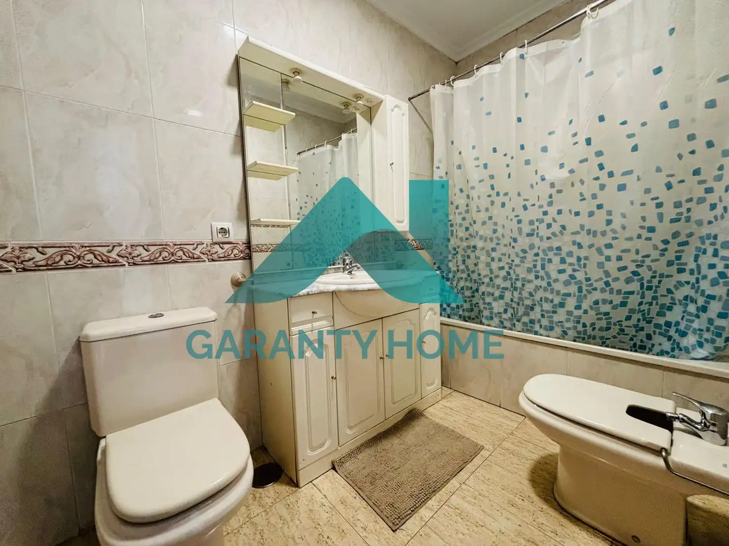 Bathroom of Flat for rent in Cáceres  with Air Conditioner, Heating and Terrace