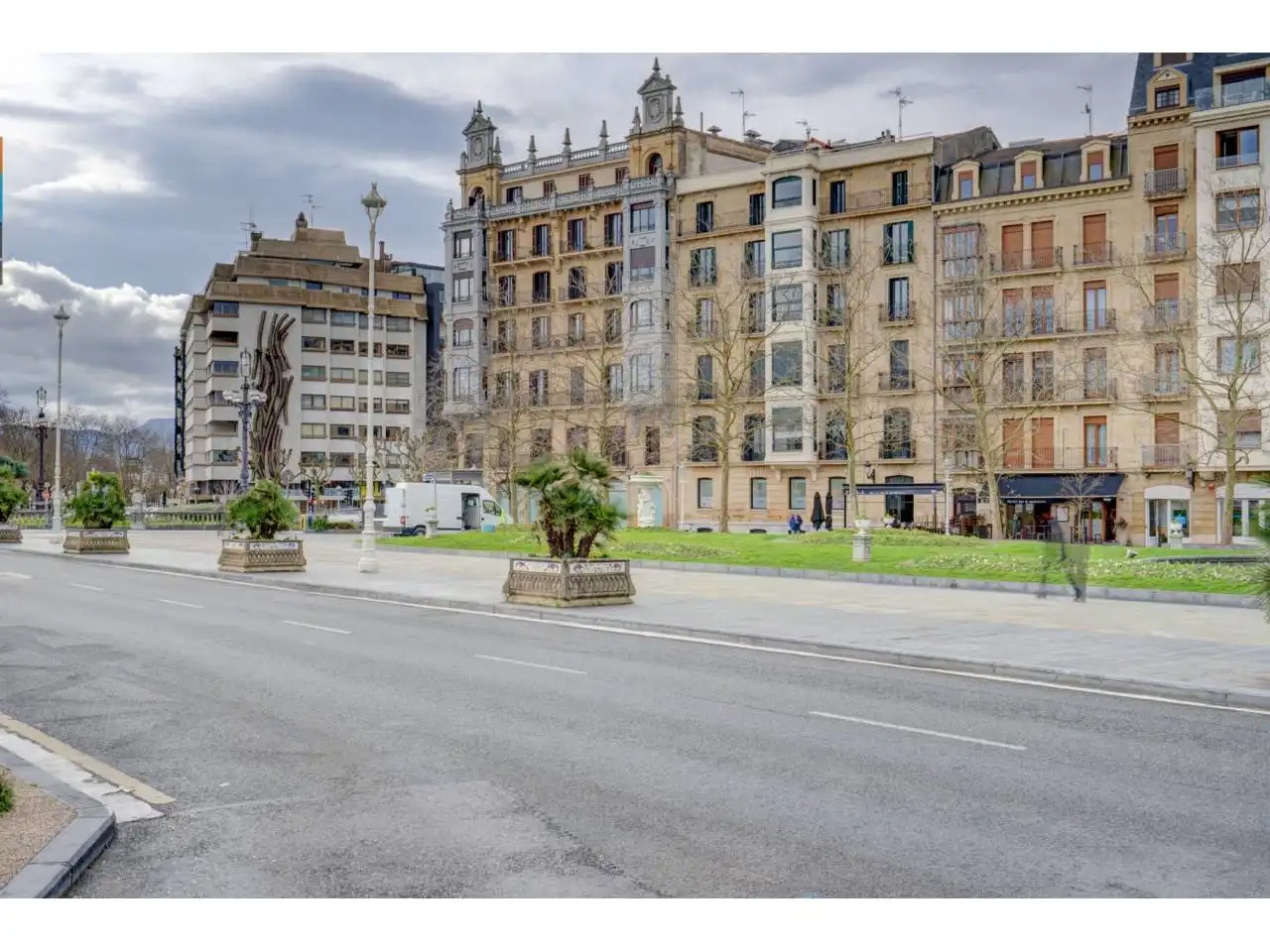Vista exterior de Oficina en venda en Donostia - San Sebastián  amb Calefacció