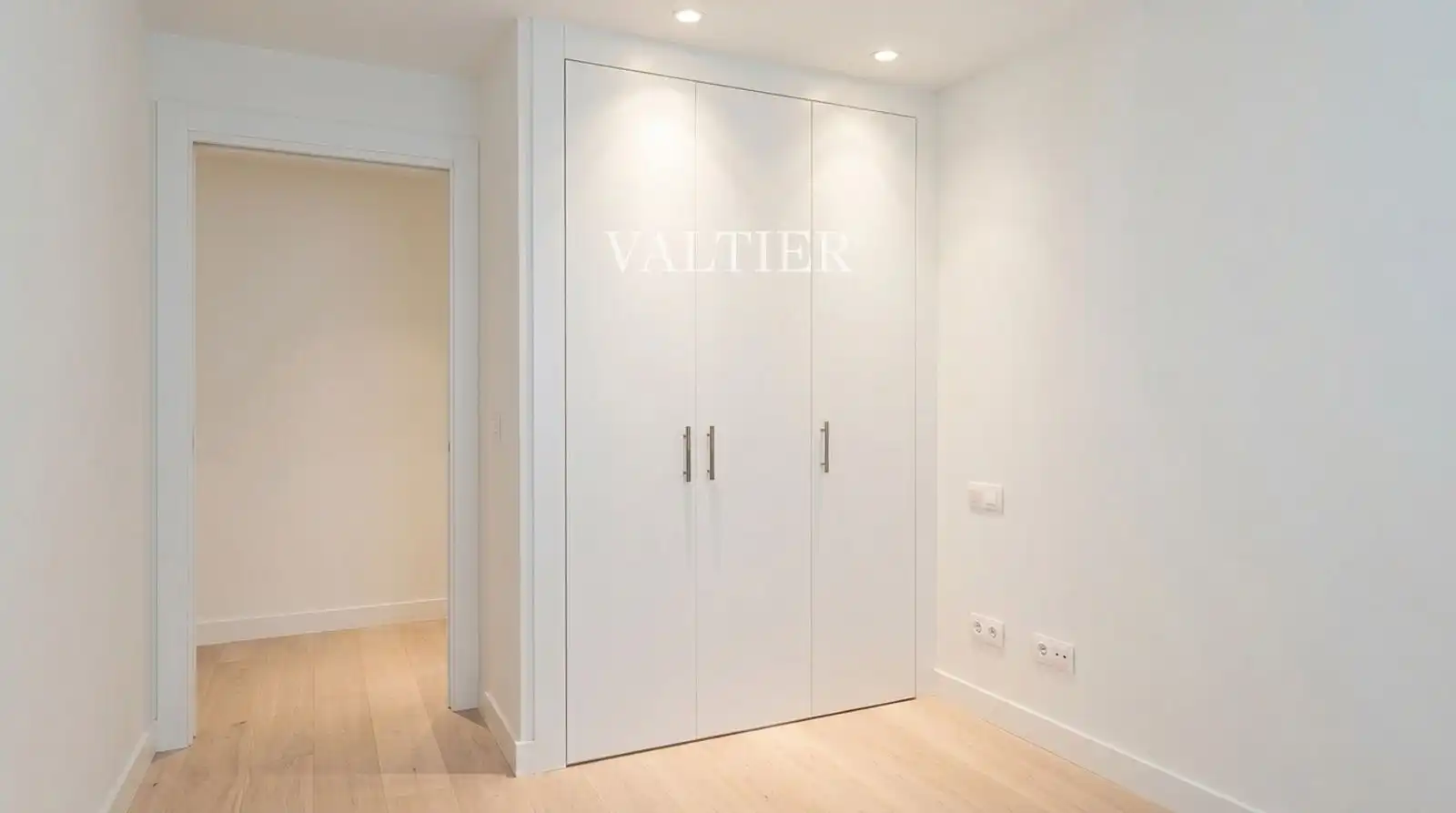 Schlafzimmer von Dachboden zur Miete in Madrid mit Heizung, Abstellraum und Schwimmbad