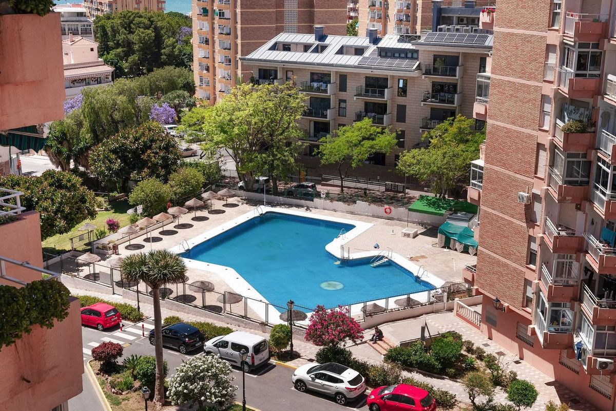 Swimming pool of Apartment for sale in Benalmádena  with Furnished and Community pool