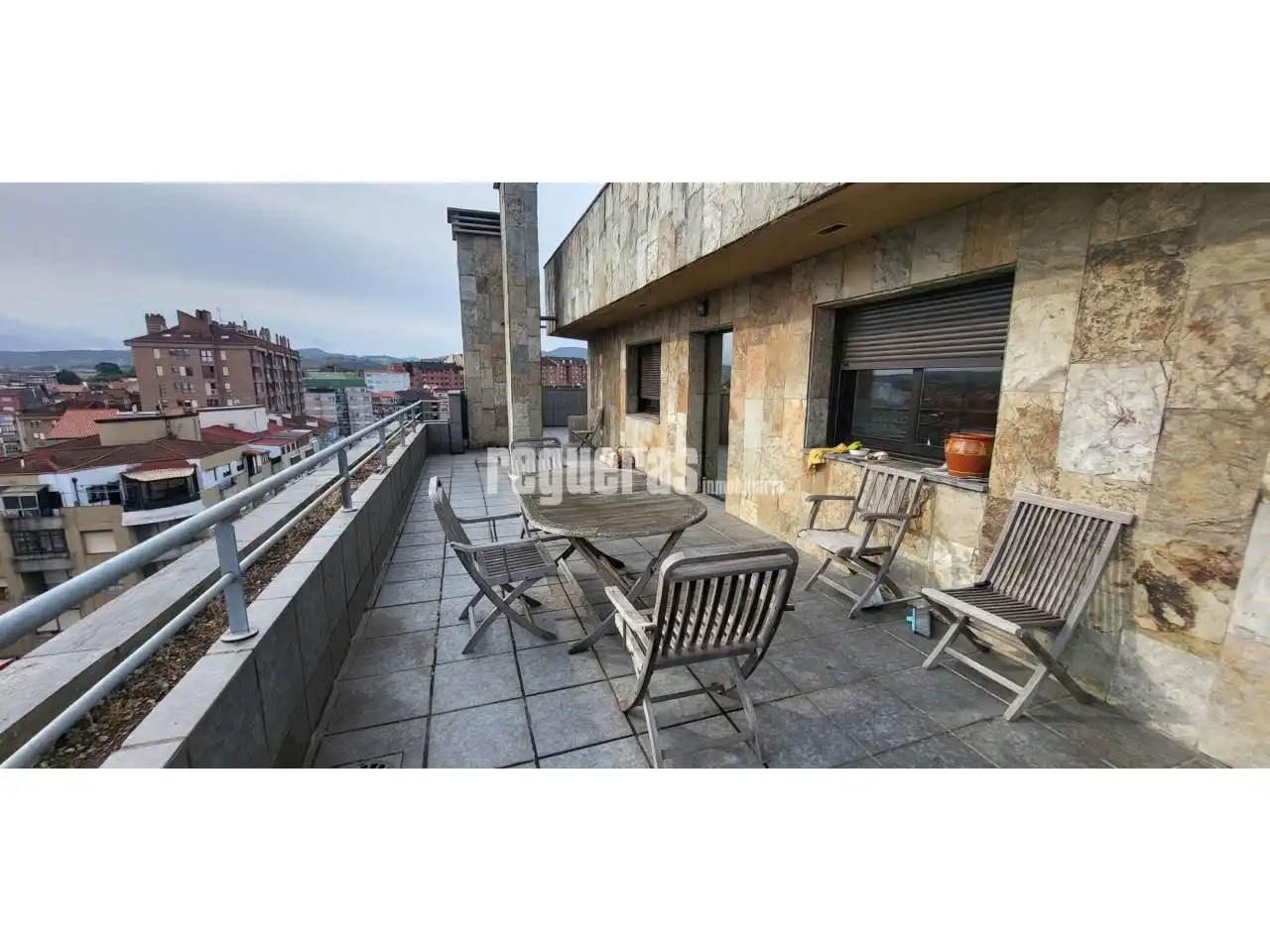 Terraza de Ático de alquiler en Avilés con Calefacción, Parquet y Terraza