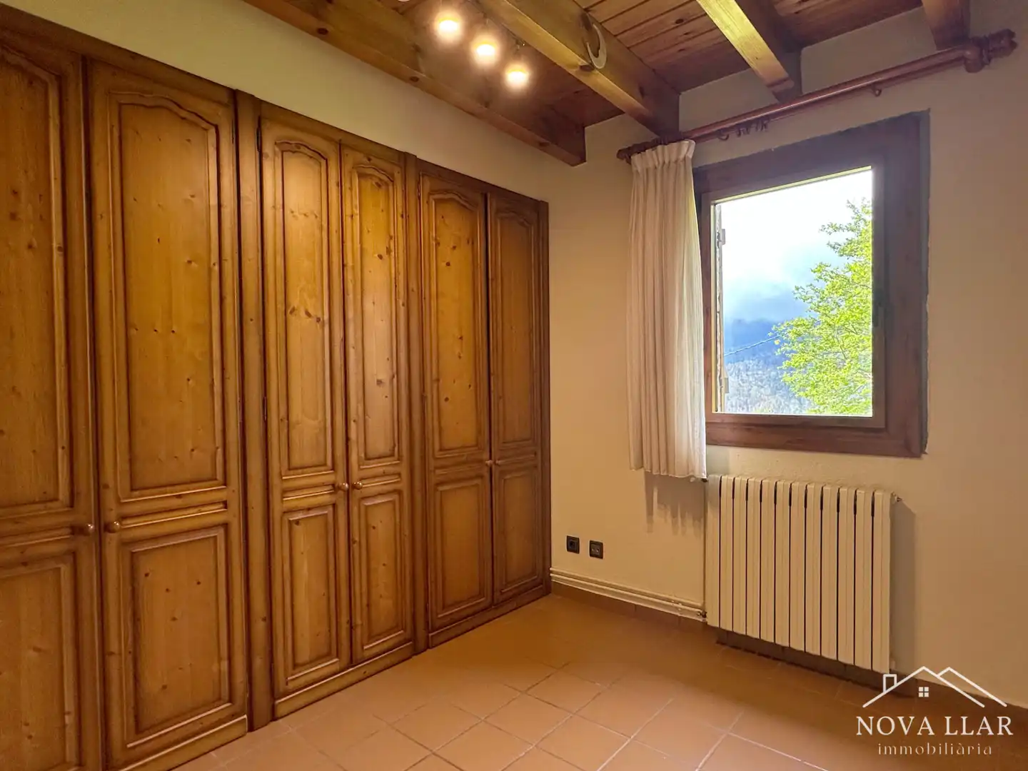 Schlafzimmer von Einfamilien-Reihenhaus zum Verkauf in Vilallonga de Ter mit Heizung, Privatgarten und Terrasse
