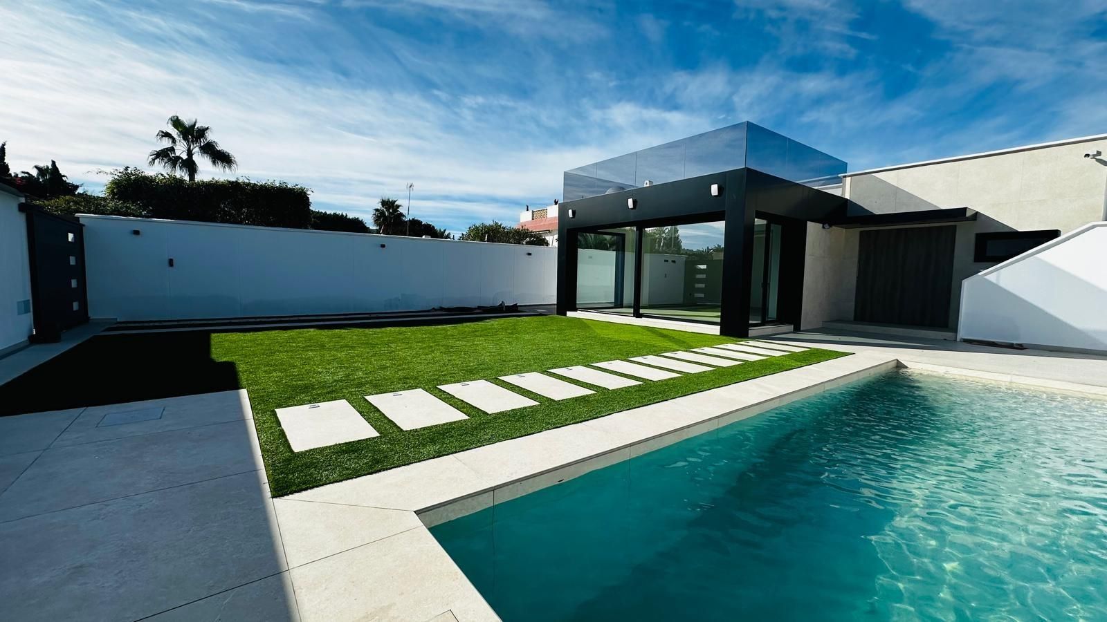 Piscina de Casa o xalet en venda en Roquetas de Mar