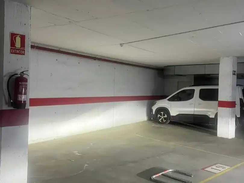 Doppelparkplatz zur Miete in Carrer Guillem de Beziers 1, imagen 3