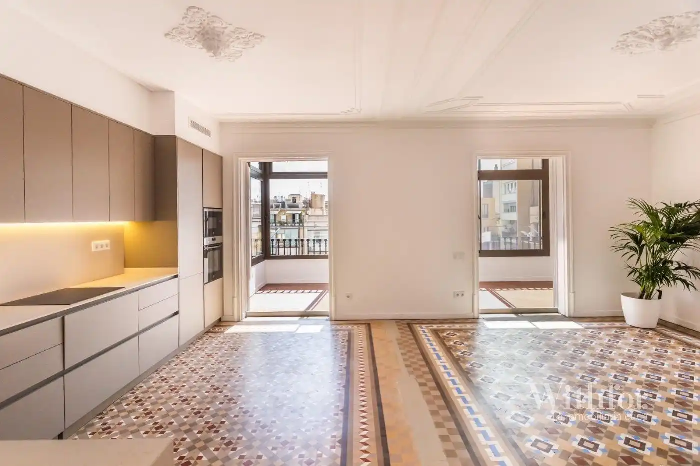 Appartamento con terrazza in affitto a Carrer de València