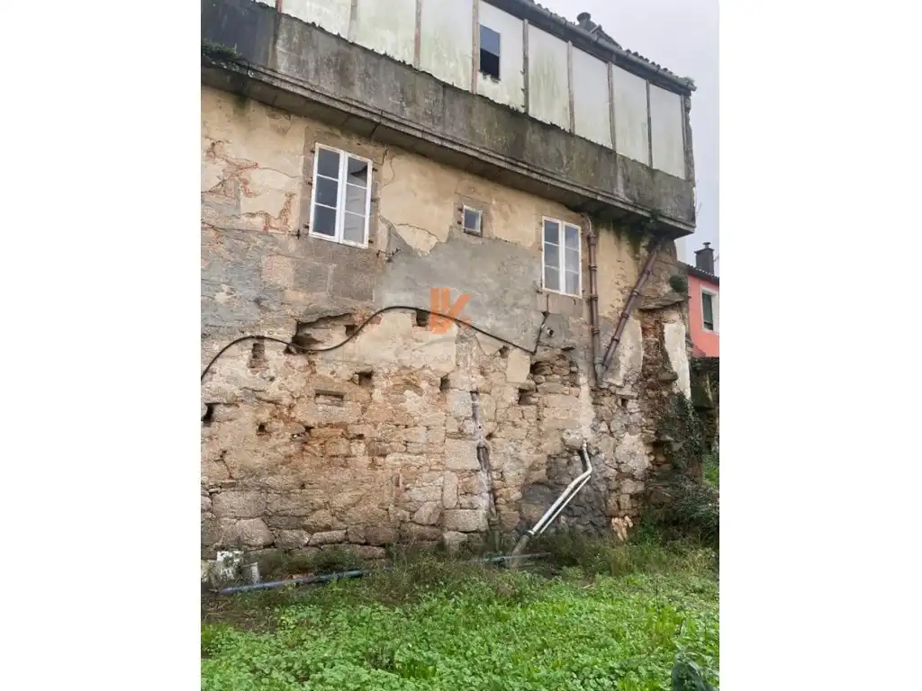 Exterior view of Buildings for sale in Santiago de Compostela 