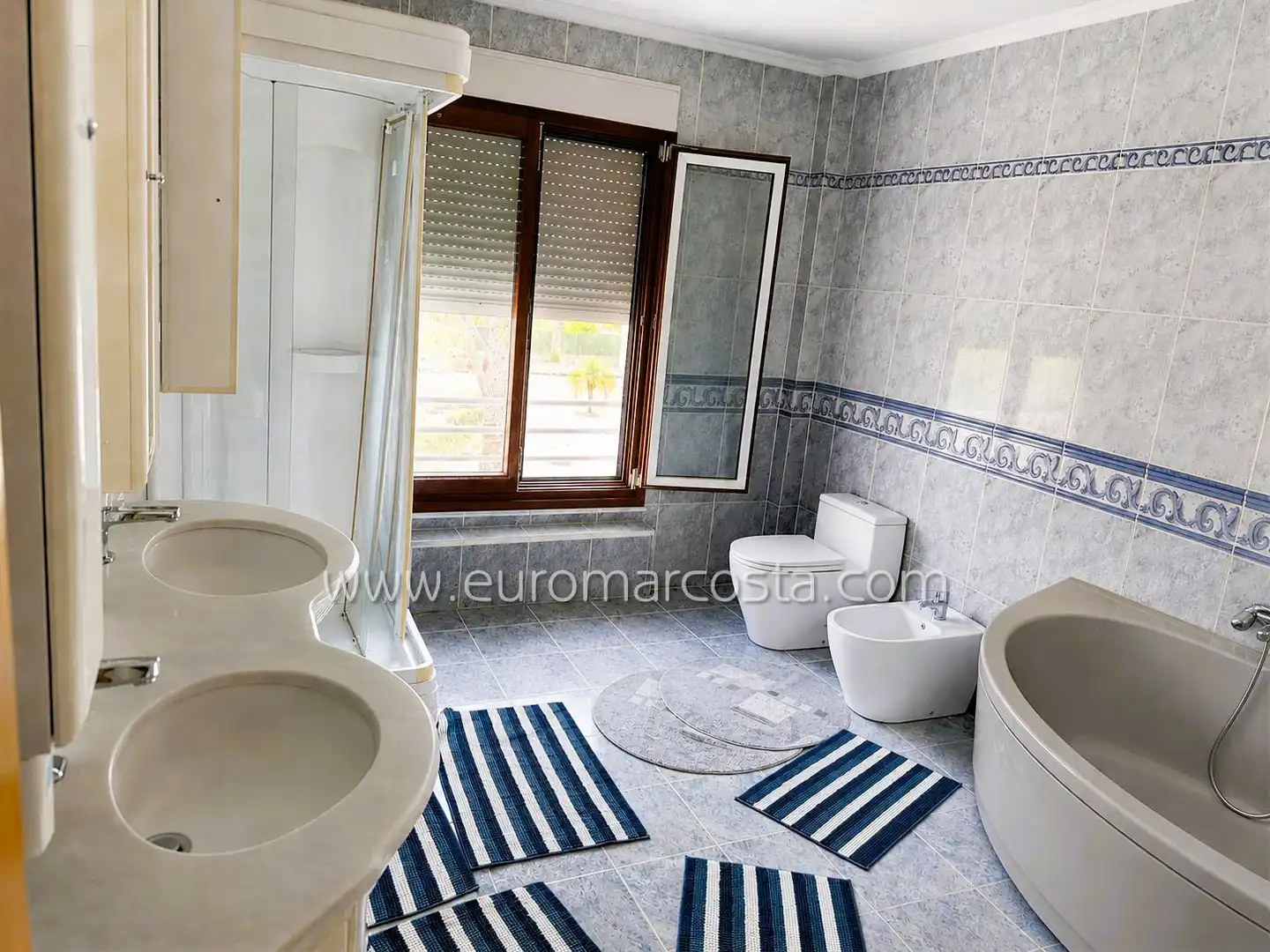 Bathroom of Houses for sale in Elche / Elx  with Air Conditioner, Heating and Private garden