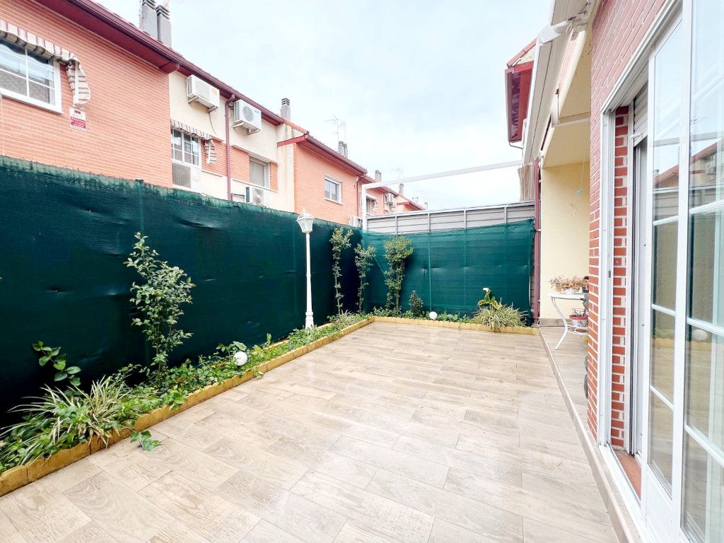 Terrace of Single-family semi-detached for sale in Alcalá de Henares  with Air Conditioner, Heating and Private garden