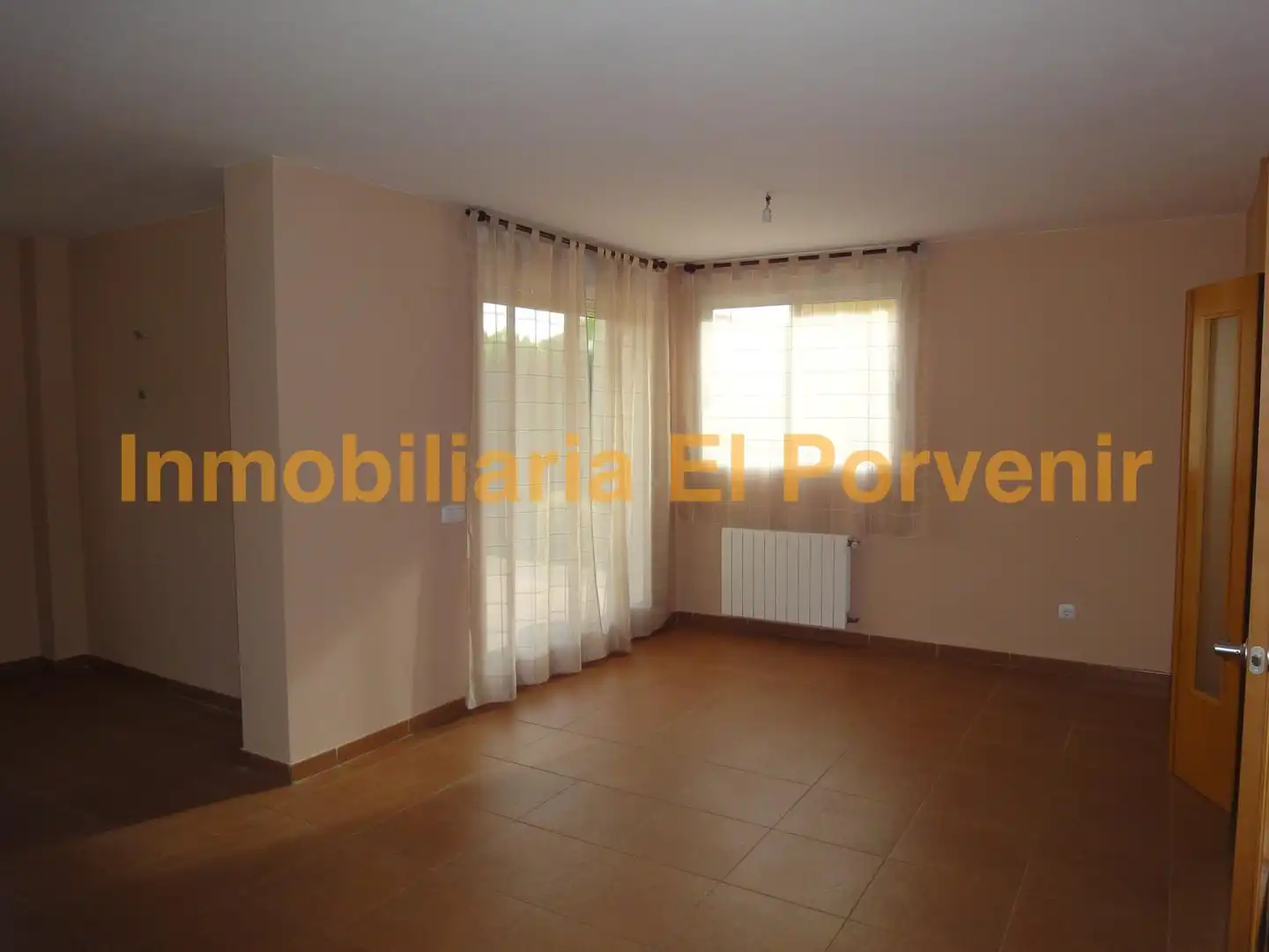 Sala de estar de Casa adosada en venta en Torrent con Calefacción, Jardín privado y Terraza