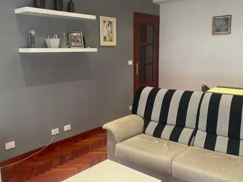 Wohnzimmer von Wohnung zur Miete in Noia
