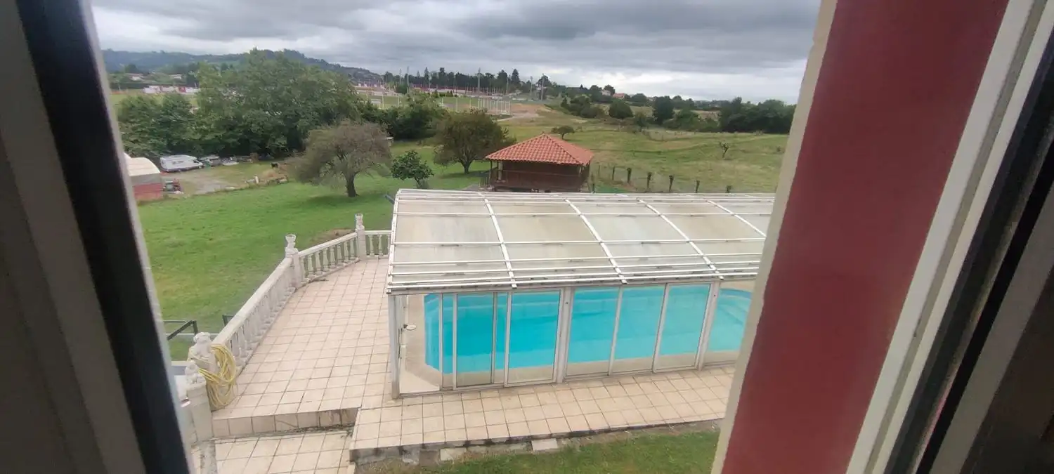 Piscina de Casa o chalet de alquiler en Gijón  con Calefacción, Terraza y Trastero