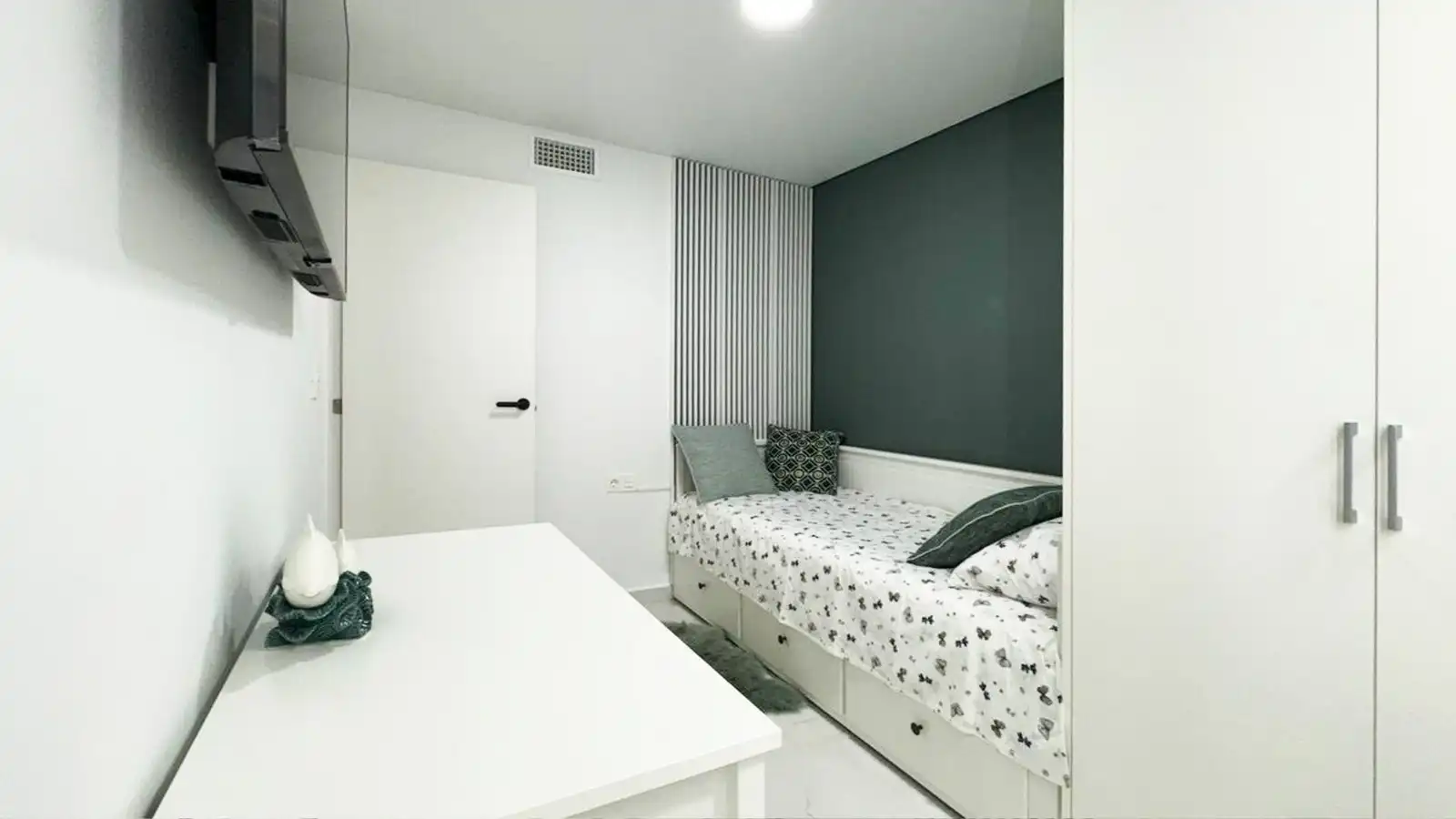 Habitación de Apartamento en venta en Elche / Elx con Aire acondicionado, Terraza y Amueblado