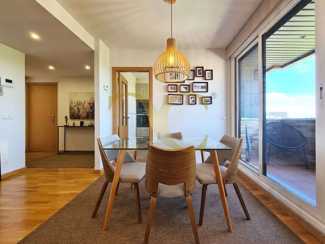 Comedor de Piso en venta en Oviedo  con Calefacción, Terraza y Trastero
