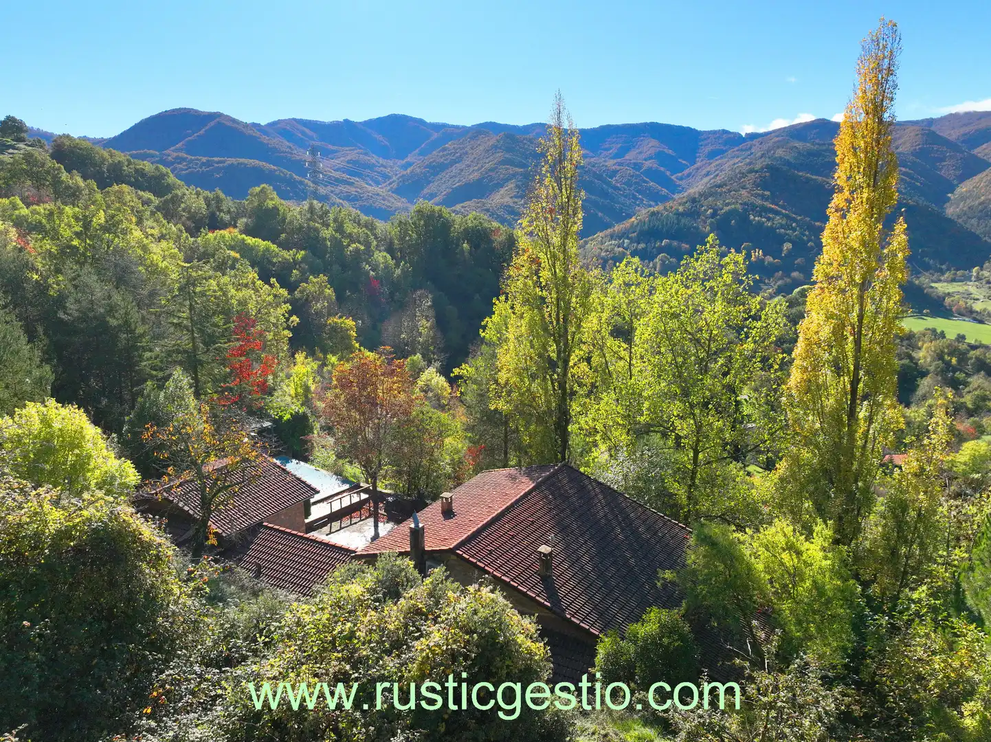 Vista exterior de Finca rústica en venta en Vallfogona de Ripollès con Jardín privado, Terraza y Piscina