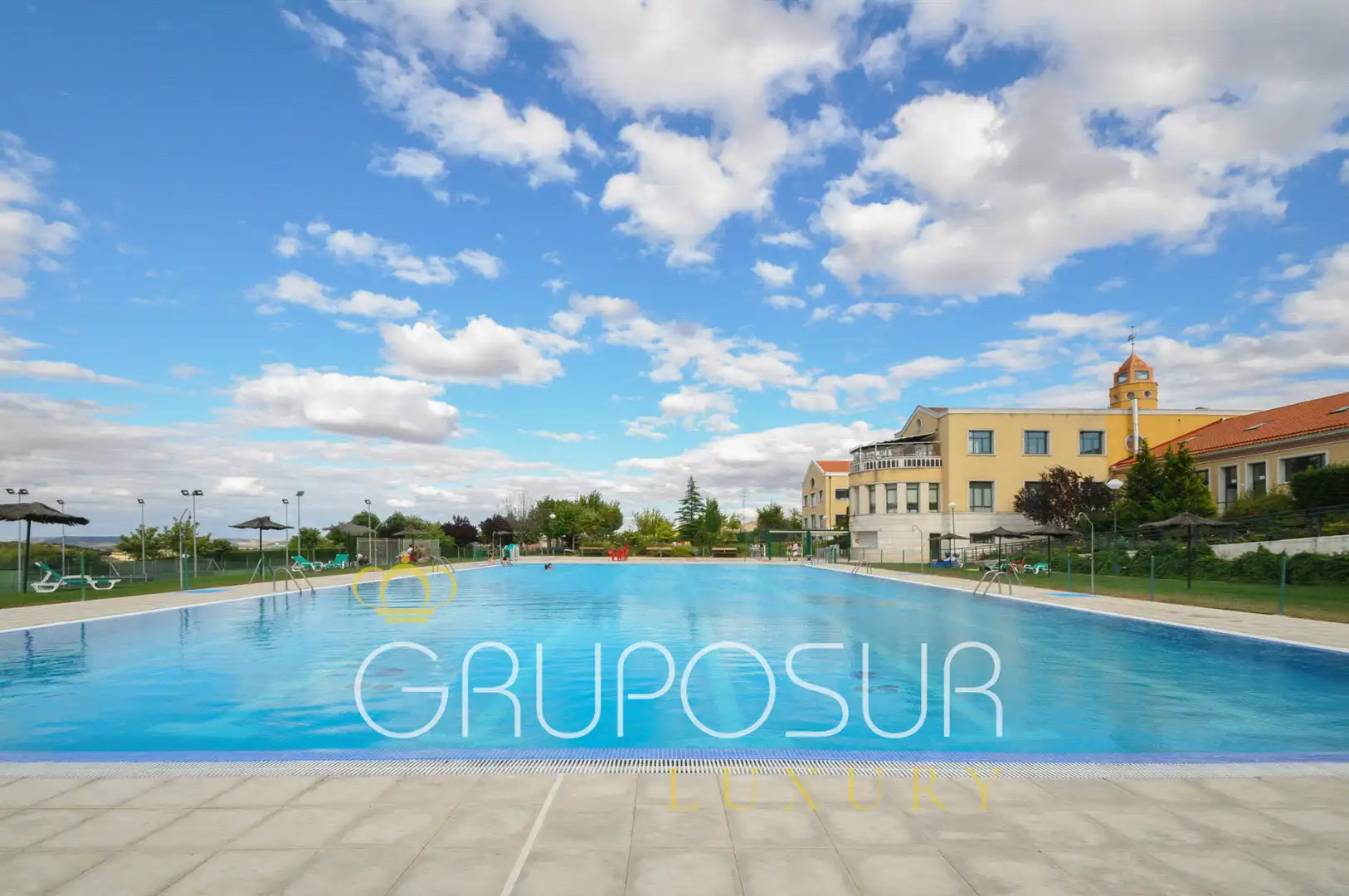 Piscina de Casa o chalet en venta en Valladolid con Calefacción, Jardín privado y Parquet