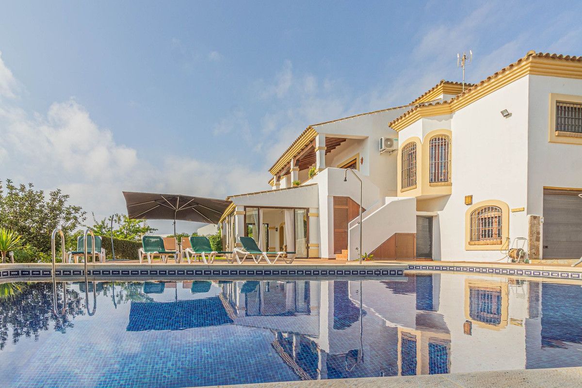 Exterior view of House or chalet to rent in La Alcaidesa  with Private garden, Terrace and Swimming Pool