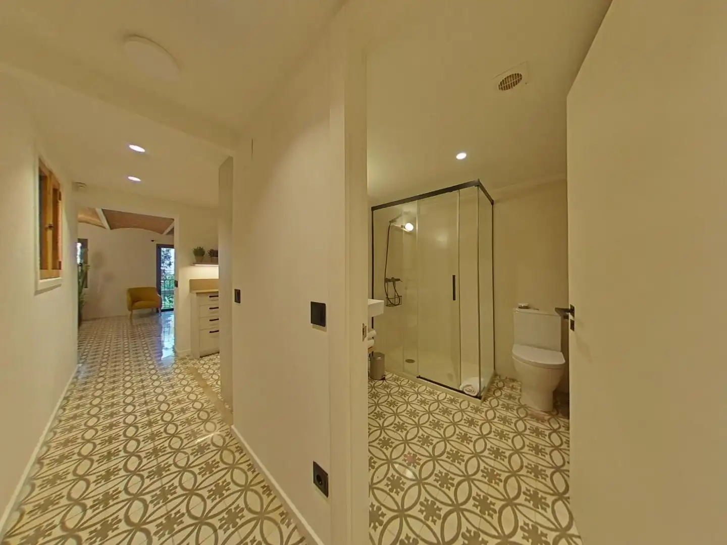 Bathroom of Flat for rent in Girona  with Air Conditioner, Heating and Terrace