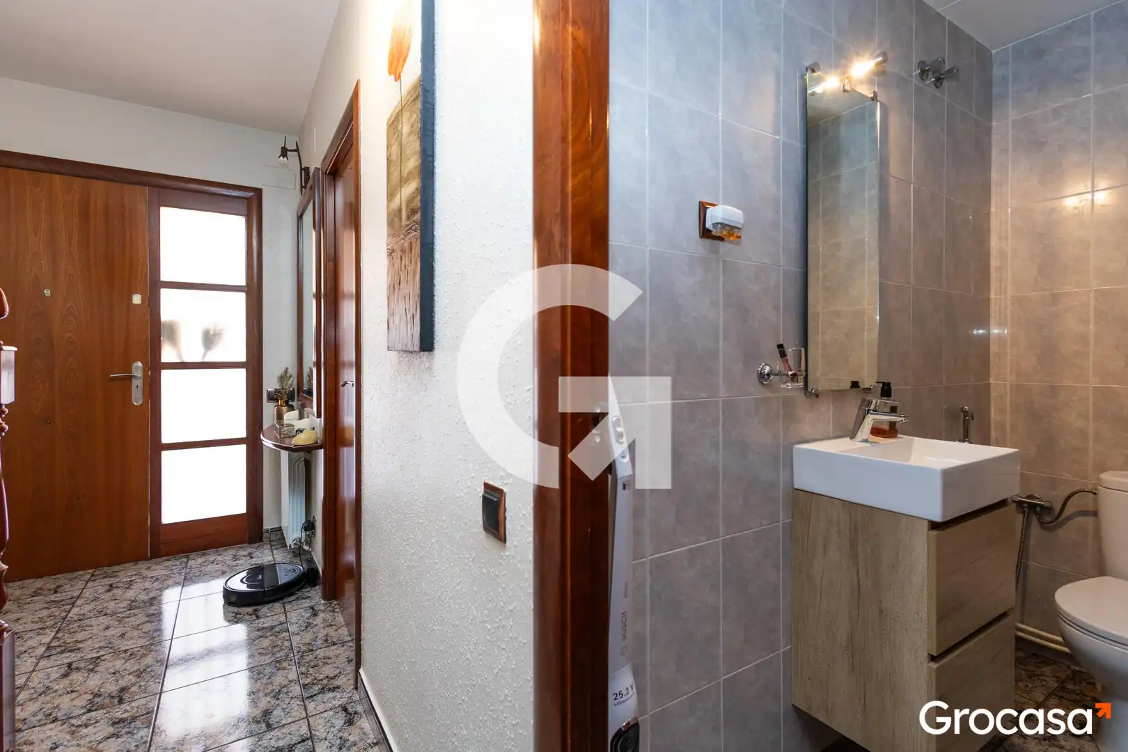 Baño de Casa adosada en venta en Sant Vicenç Dels Horts con Aire acondicionado, Calefacción y Jardín privado