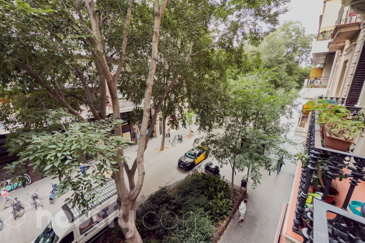 Exterior view of Flat for sale in  Barcelona Capital  with Air Conditioner, Heating and Terrace