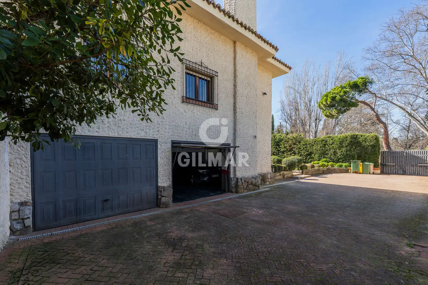 Vista exterior de Casa o chalet en venta en Pozuelo de Alarcón con Calefacción, Jardín privado y Piscina