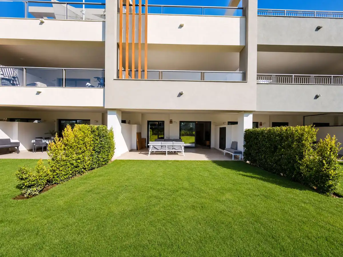 Apartamento con jardín en venta en Bahía de Casares, imagen 2